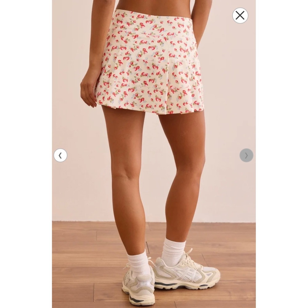 AS Revival Ivory Red Strawberry Print Tennis Skort Athletic Skirt Size Large - Picture 5 of 8